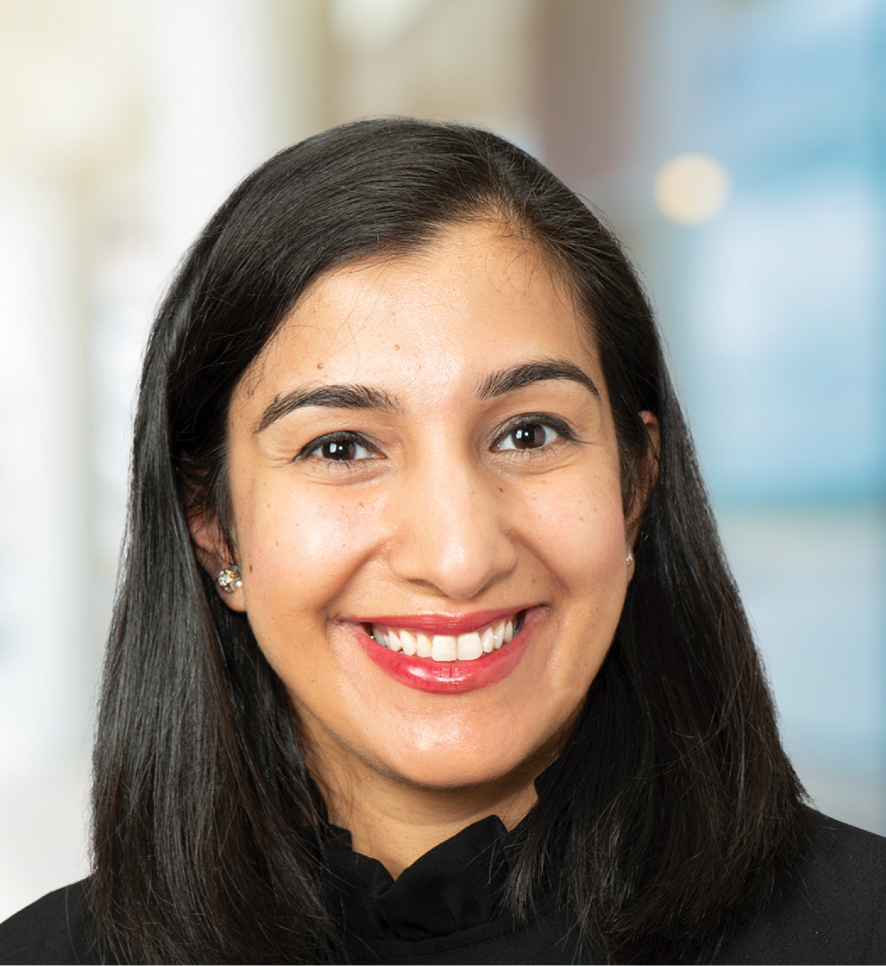 Sarah Ullah Headshot